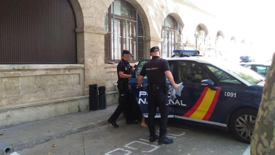 Prisión para un hombre por intentar secuestrar a una joven en la Plaza de España de Palma