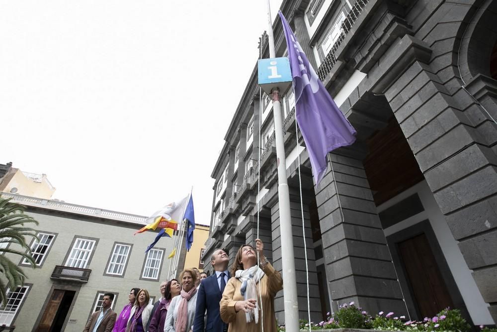 Izado de bandera feminista y Feria de la Igualdad