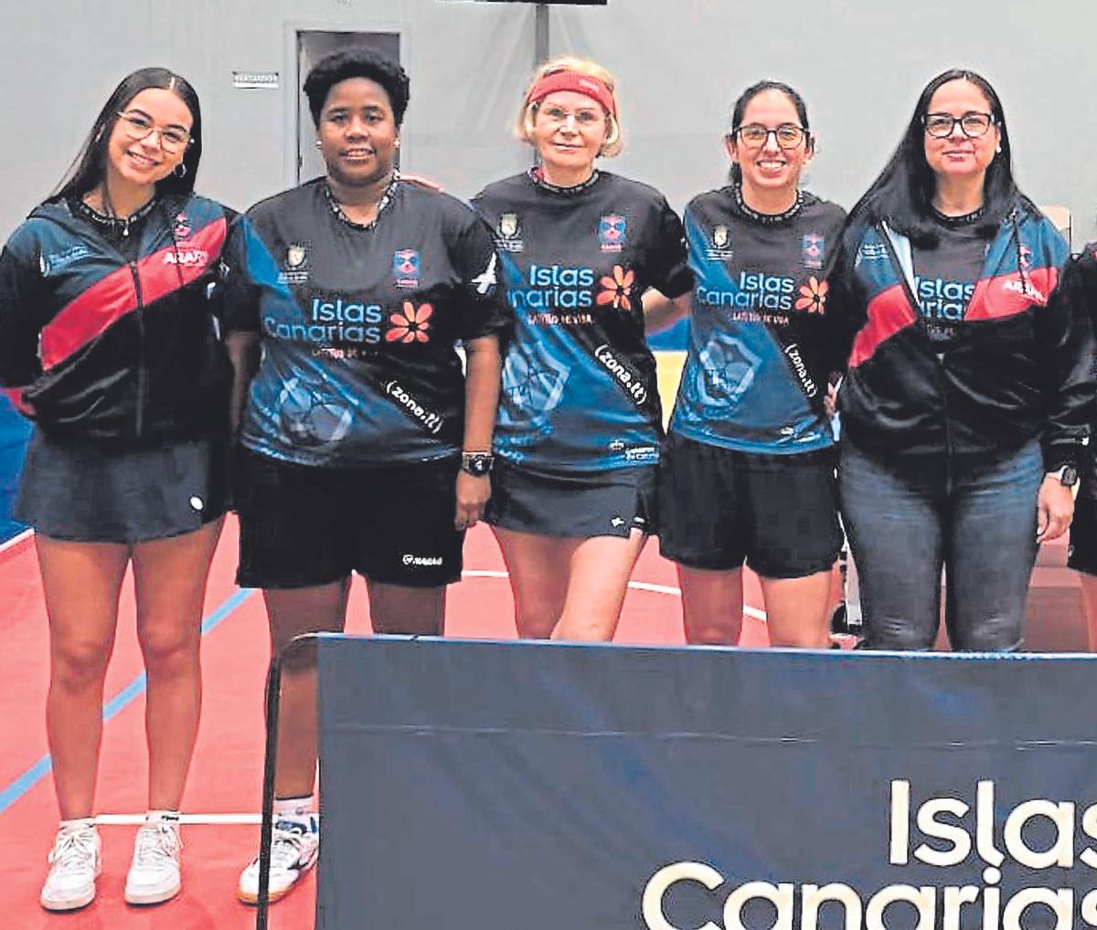 Formación del Tabor Arafo en un duelo de la Superdivisión femenina.