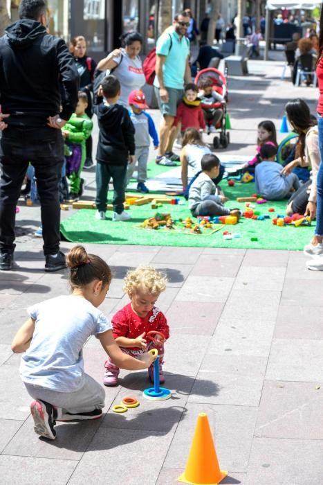 TELDE. SAN GREGORIO. TELDE. Telde cambia la hora. En la zona comercial abierta de San Gregorio se celebra el cambio de hora con diversas actividades. Hay ludoparque gigante, tiro con arco para niños, feria de artesanía, karts, entre otros.  | 30/03/2019 | Fotógrafo: Juan Carlos Castro