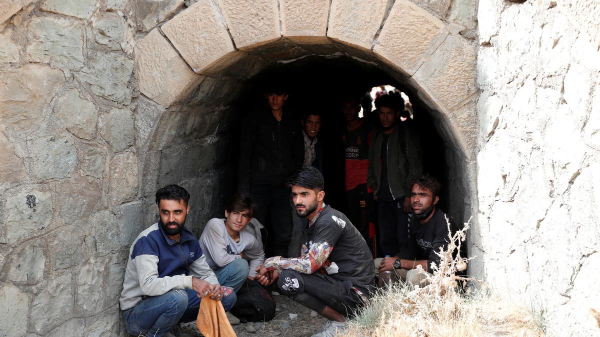 Refugiados afganos se esconden en Turquía.
