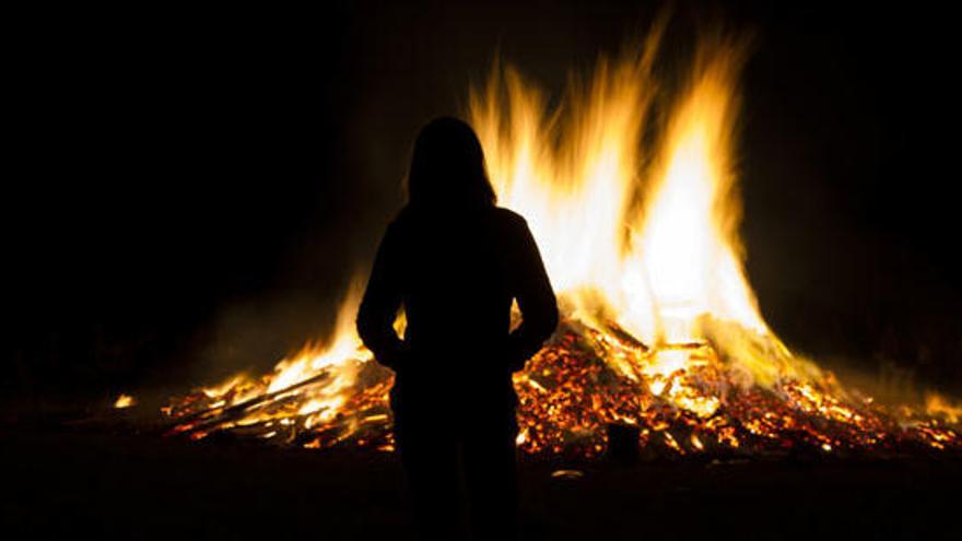 El fuego, protagonista de la noche de San Juan