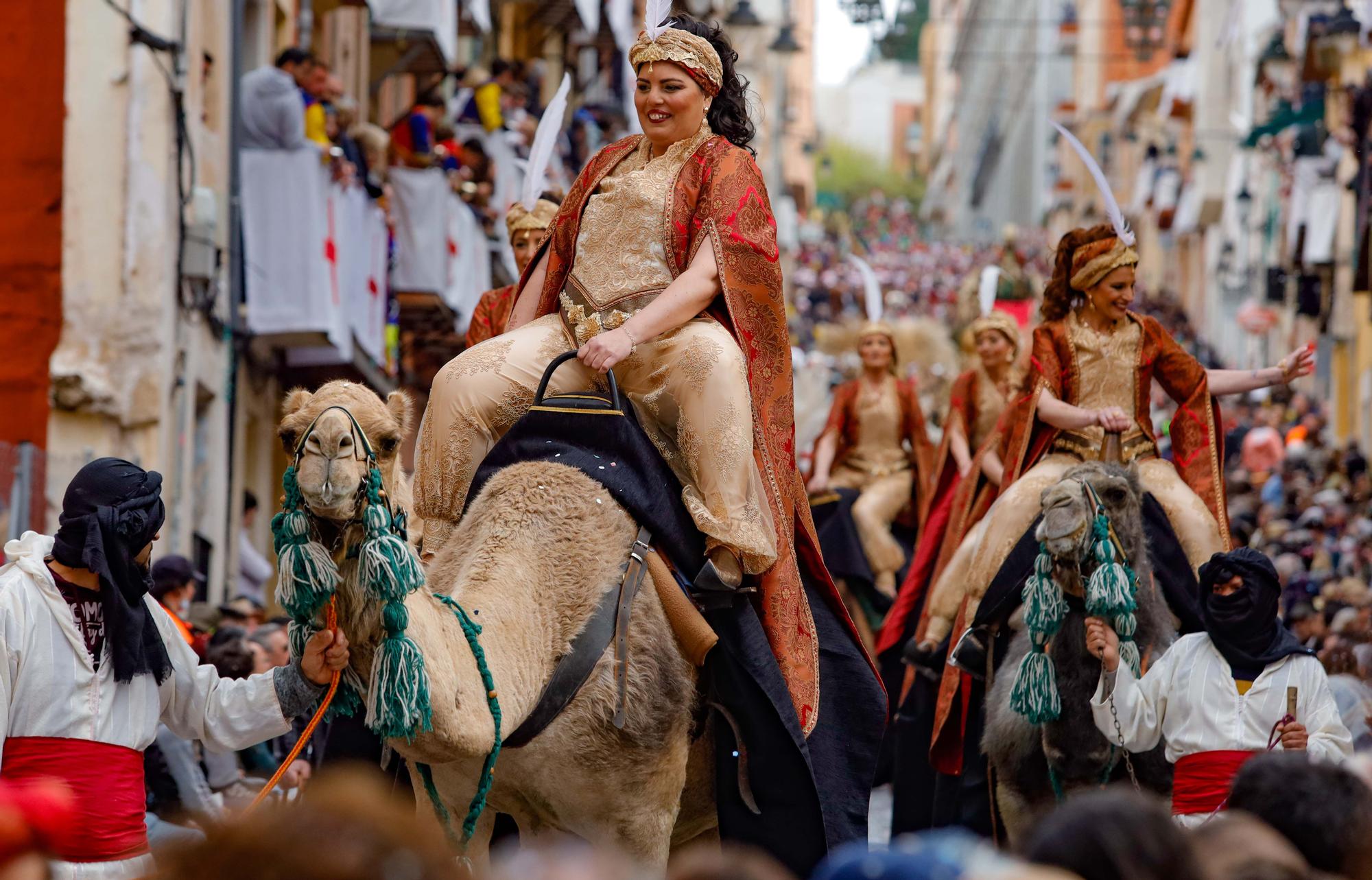 Espectaculares boatos y carrozas en las Fiestas de Alcoy