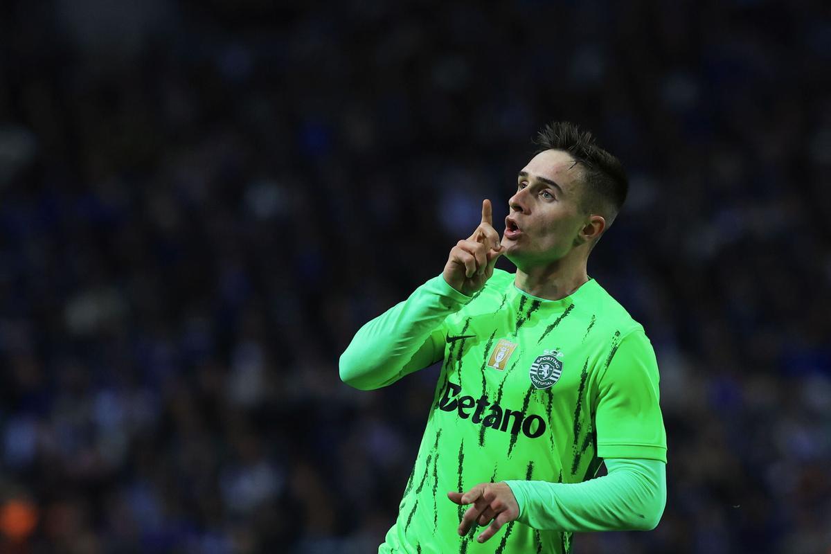 Ivan Fresneda celebra un tanto con el Sporting