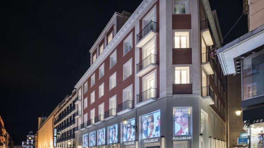 Exterior de la tienda Pull&amp;Bear de la calle Preciados, en Madrid.