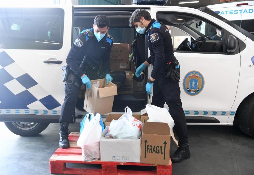 Entrega solidaria de Policías Locales y Bomberos al Banco de Alimentos