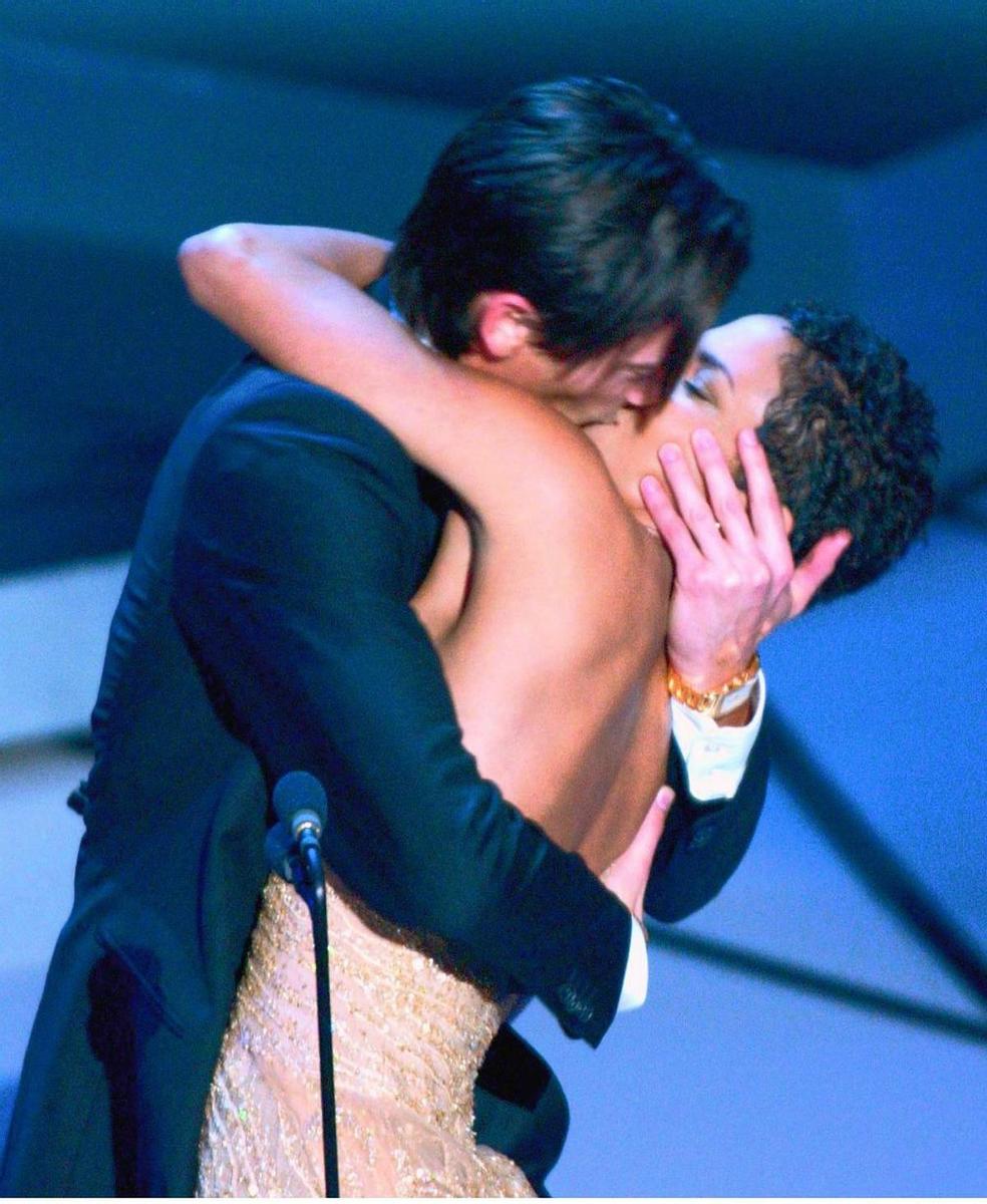 El beso de Adrien Brody con Halle Berry