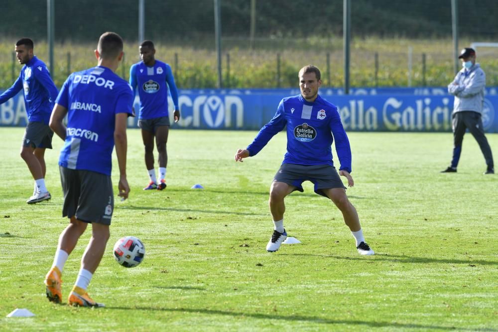 Fernando Vázquez pudo contar con toda su plantilla excepto Rui Costa y el fabrilista Sanmartín. Ambos se entrenaron con el readaptador, Fran Molano, entre el gimnasio y el césped.