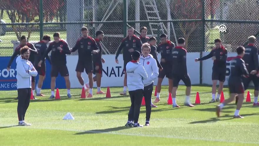 La selección turca se entrena antes de viajar a España