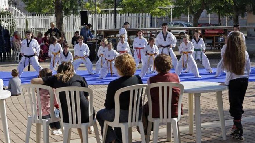 La barriada carece de un lugar para realizar actividades deportivas.