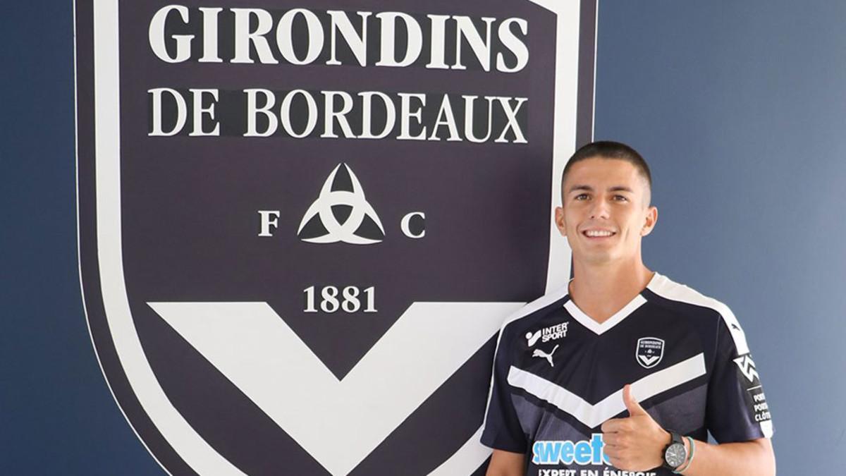 Sergi Palencia luciendo la camiseta del Girondins de Burdeos