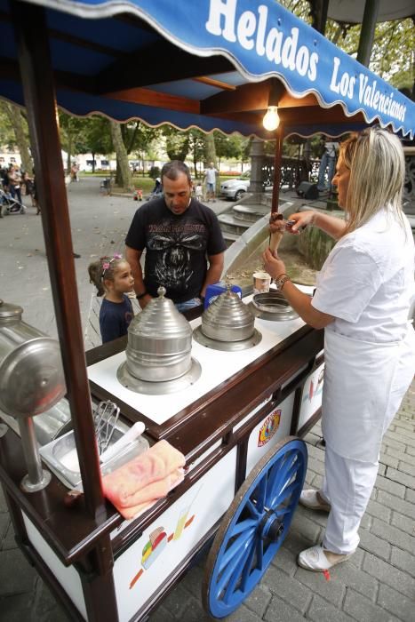 Guateque en el parque del Muelle en Avilés