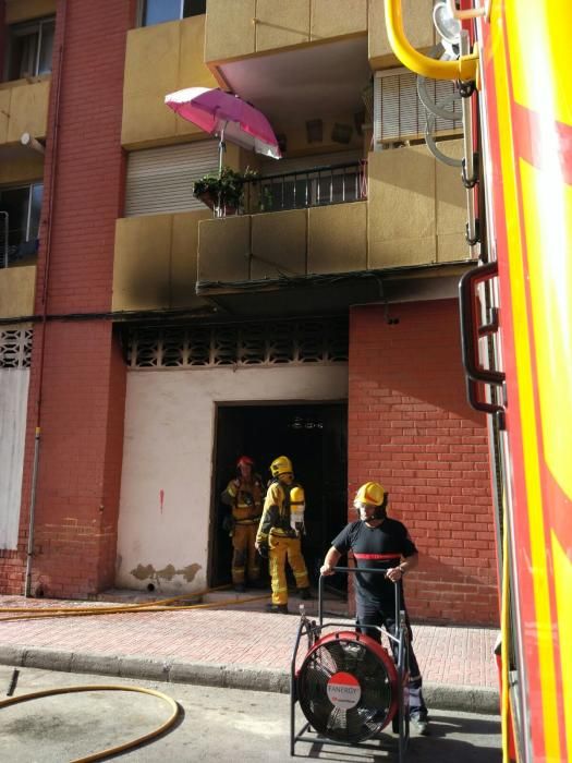 Un herido por inhalación de humo en Torrevieja