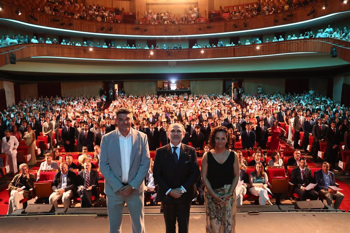 La Escuela de Ingeniería entrega sus diplomas a 243 estudiantes La Escuela de Ingeniería entrega sus diplomas a 243 estudiantes