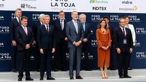 Foto de familia en la apertura del V Foro La Toja.