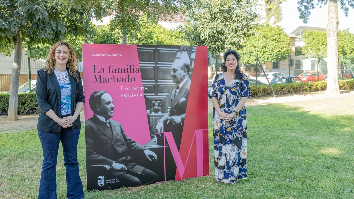 Raquel Vega, teniente de alcalde y delegada de Cultura de La Rinconada, y la periodista y escritora Eva Díaz Pérez.