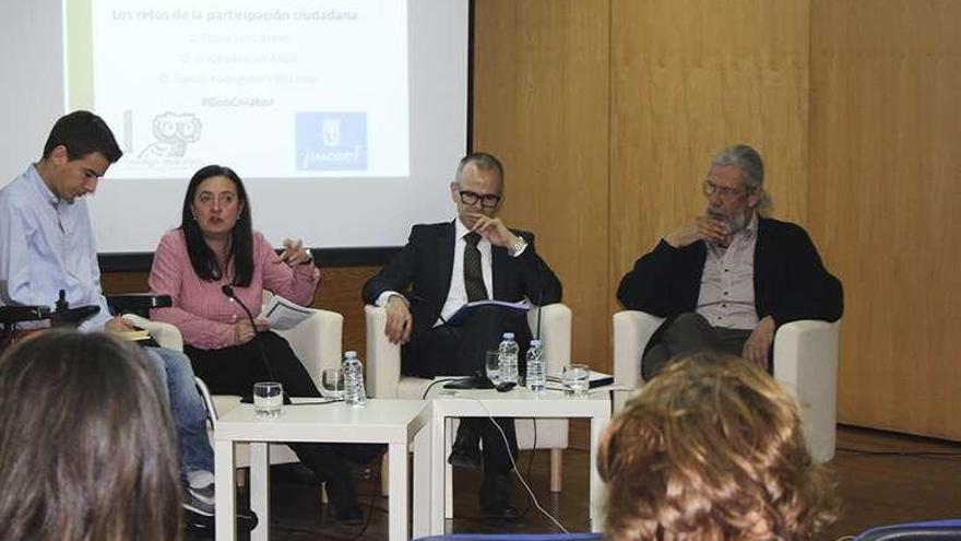 Jesús Vázquez, en el seminario de Administración Pública. // FdV