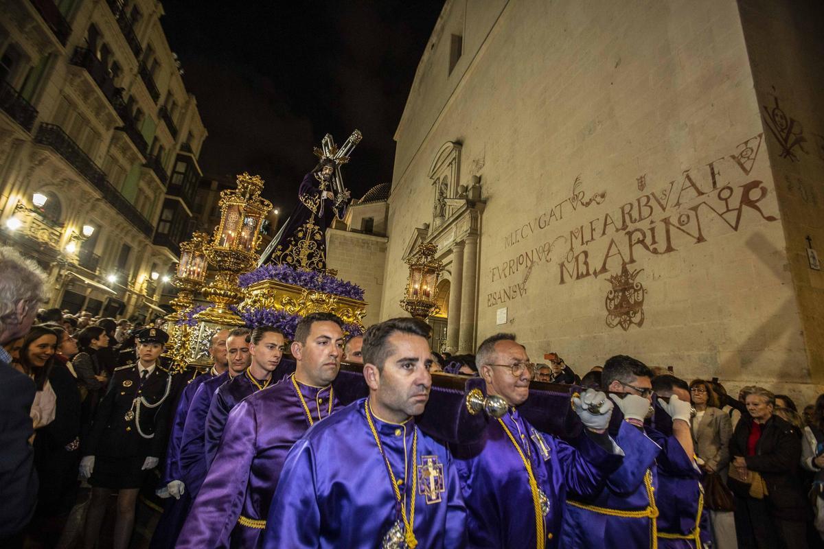 Pasión en la procesión de Nuestro Padre Jesús en la Concatedral de San Nicolás de Alicante