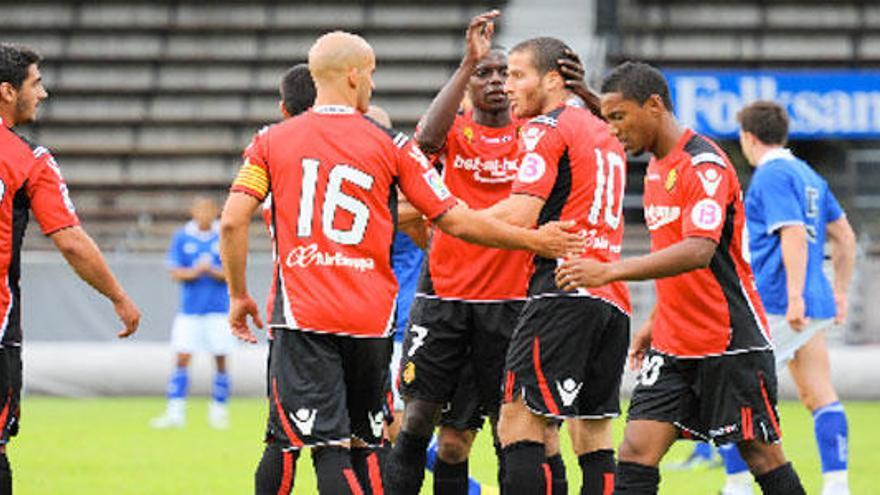 El Mallorca celebra su primera victoria de pretemporada.