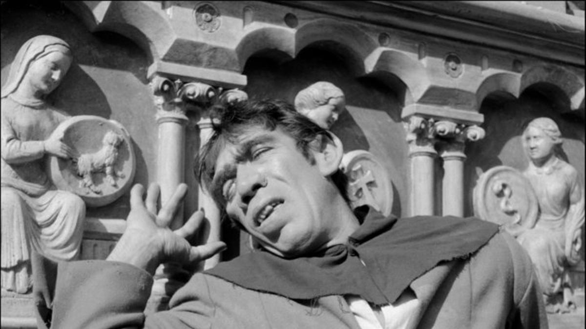 Anthony Quinn, en el papel de Quasimodo.