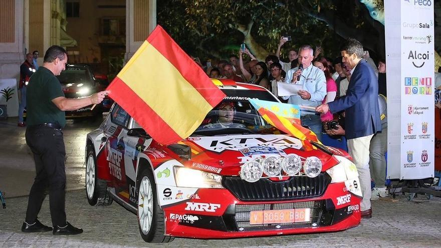 Cientos de ciudadanos vibran en la Diputación con el inicio del Rallye La Nucía
