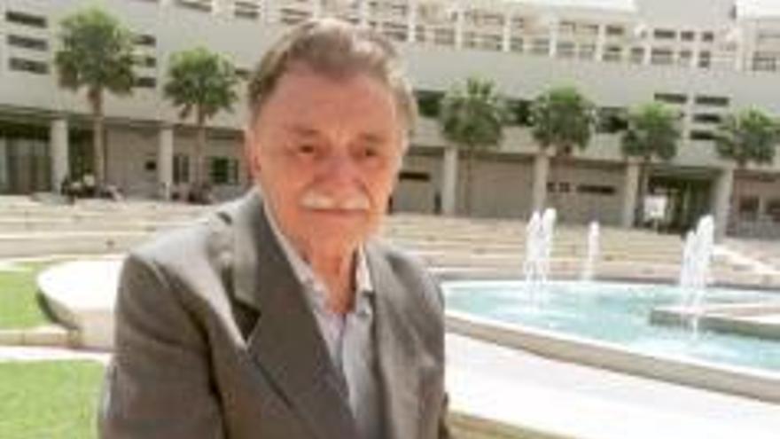 Mario Benedetti, en una de sus visitas a la Universidad de Alicante.