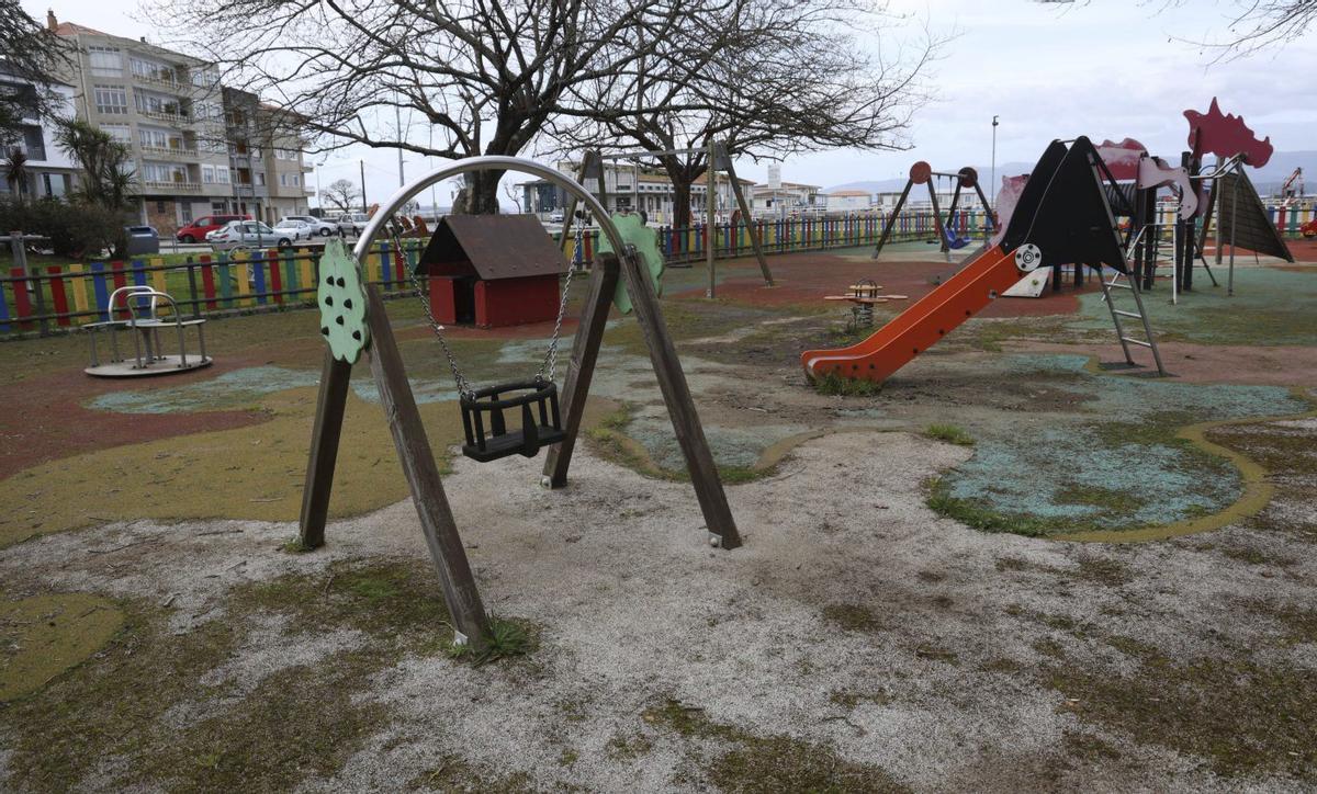 Estado actual que presenta la zona de juegos debido a los problemas de drenaje que arrastra. | NOÉ PARGA