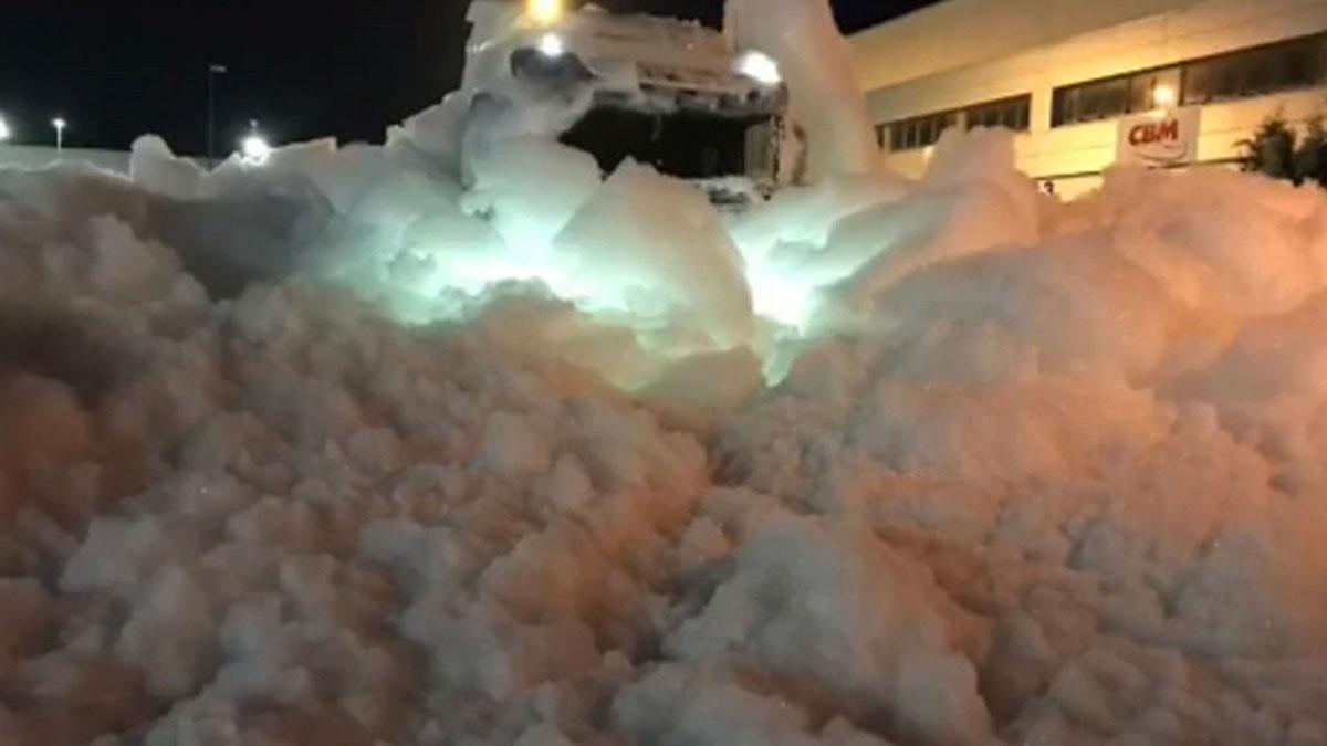 Una avalancha de espuma antiincendio atrapa a un trabajador de Mercadona en Zaragoza