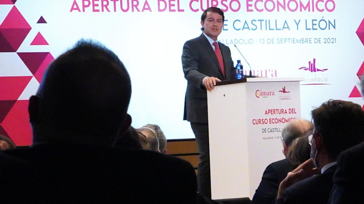 El presidente de la Junta, Alfonso Fernández Mañueco, clausura la apertura del Curso Económico.