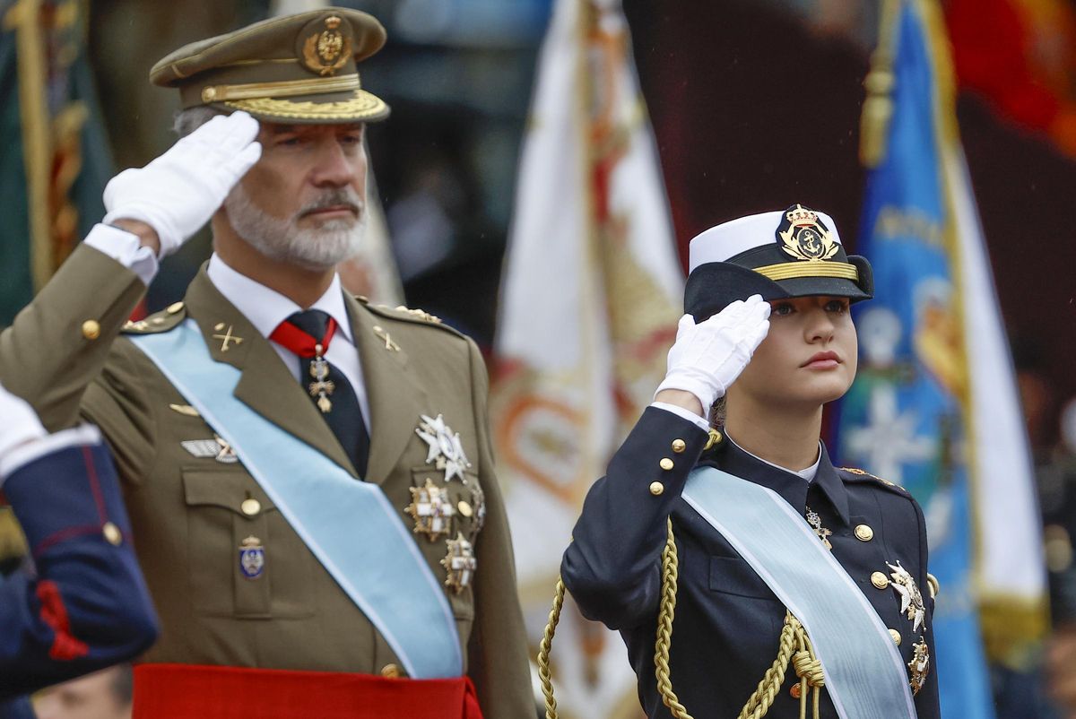 Los reyes y la princesa Leonor presiden un desfile del 12 de octubre  deslucido por la intensa lluvia