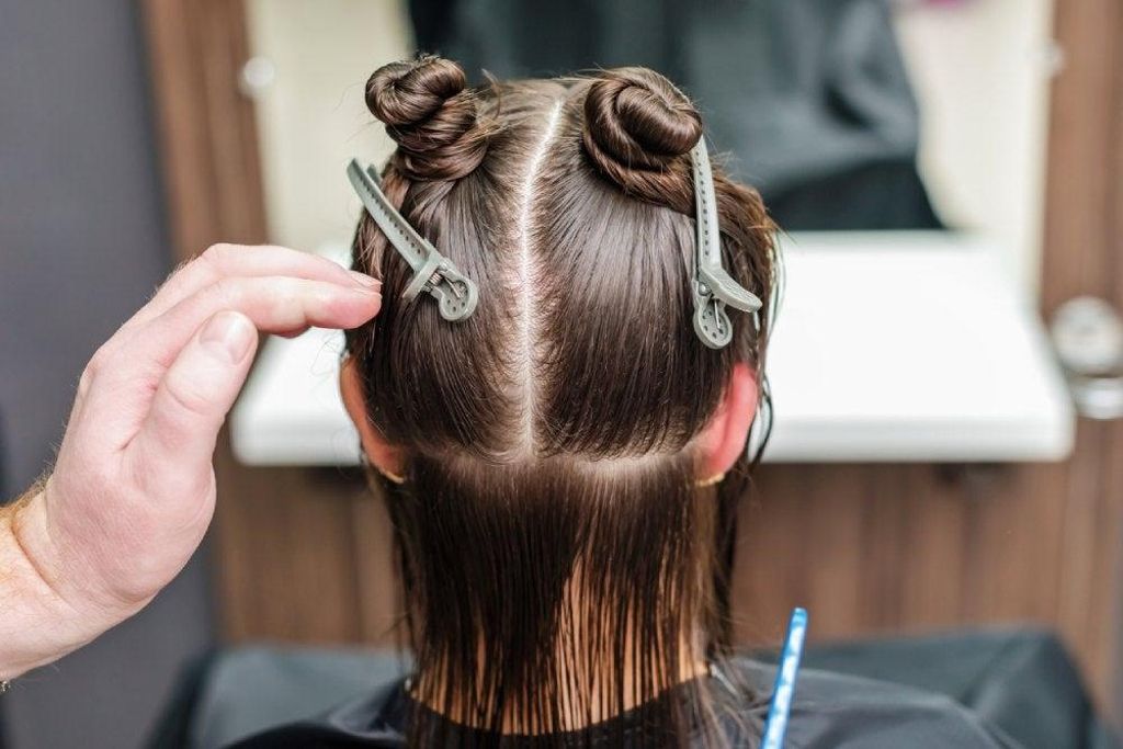 Corte de pelo con moñetes
