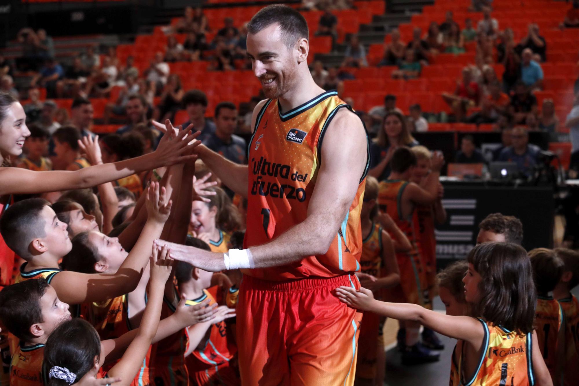 Presentación del Valencia Basket en La Fonteta