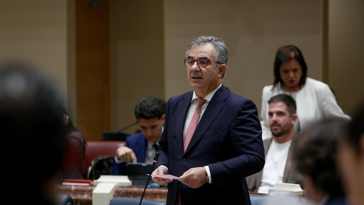 Juan María Vázquez, consejero de Medio Ambiente, este viernes en la Asamblea Regional.