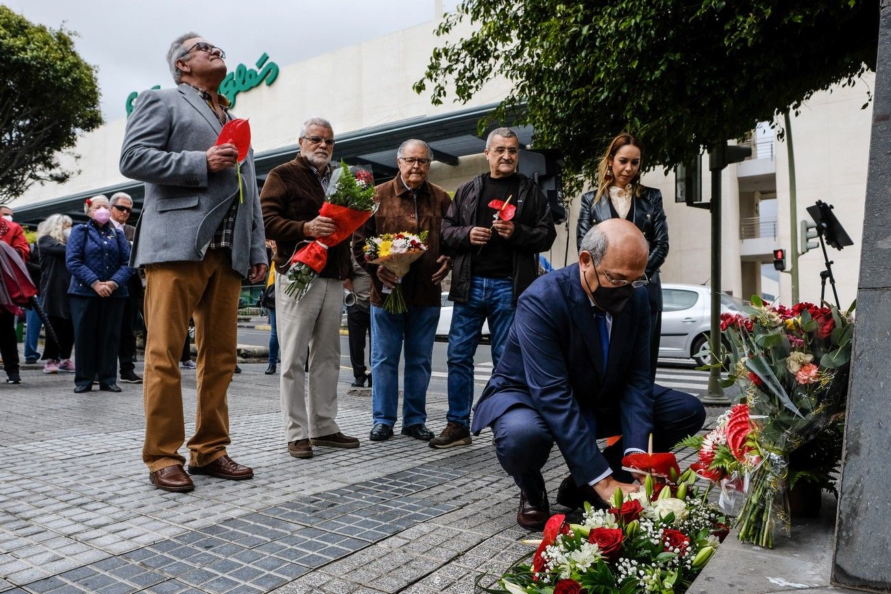 Ofrenda floral ante el busto de Felo Monzón por el 112 aniversario de su nacimiento