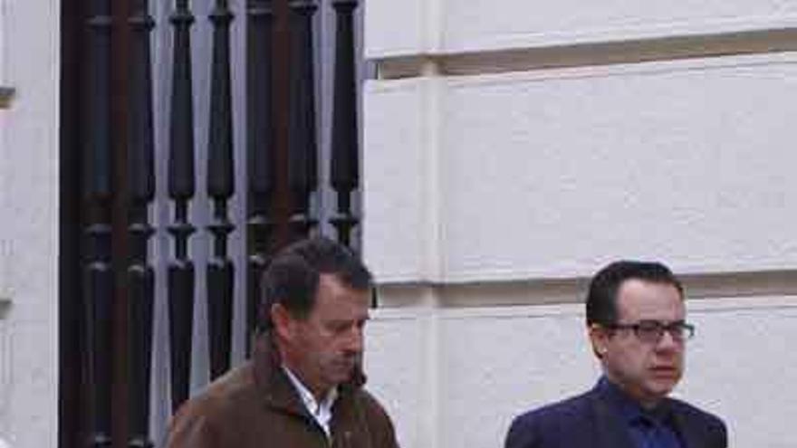 José Isidro Isidro a la salida del Juzgado.