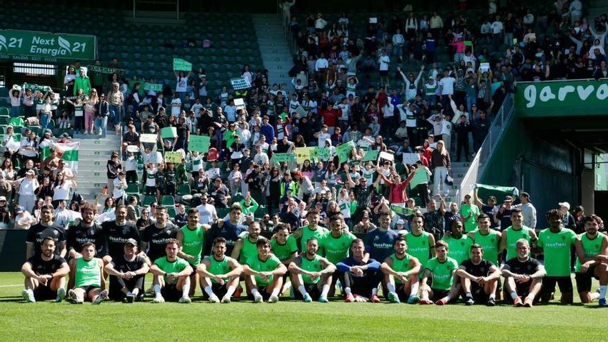 Entrenamiento con puertas abiertas al calor de la afición del Elche CF