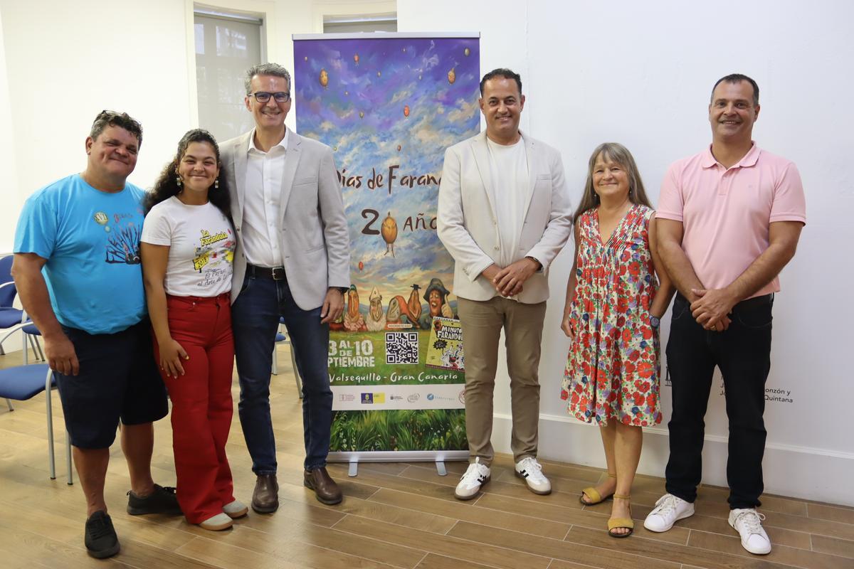 De izq a dcha, Luis Monzón, Aitana Monzón, Serafín Sánchez, Hernández Atta, Gardi Hutter y Armando Suárez.