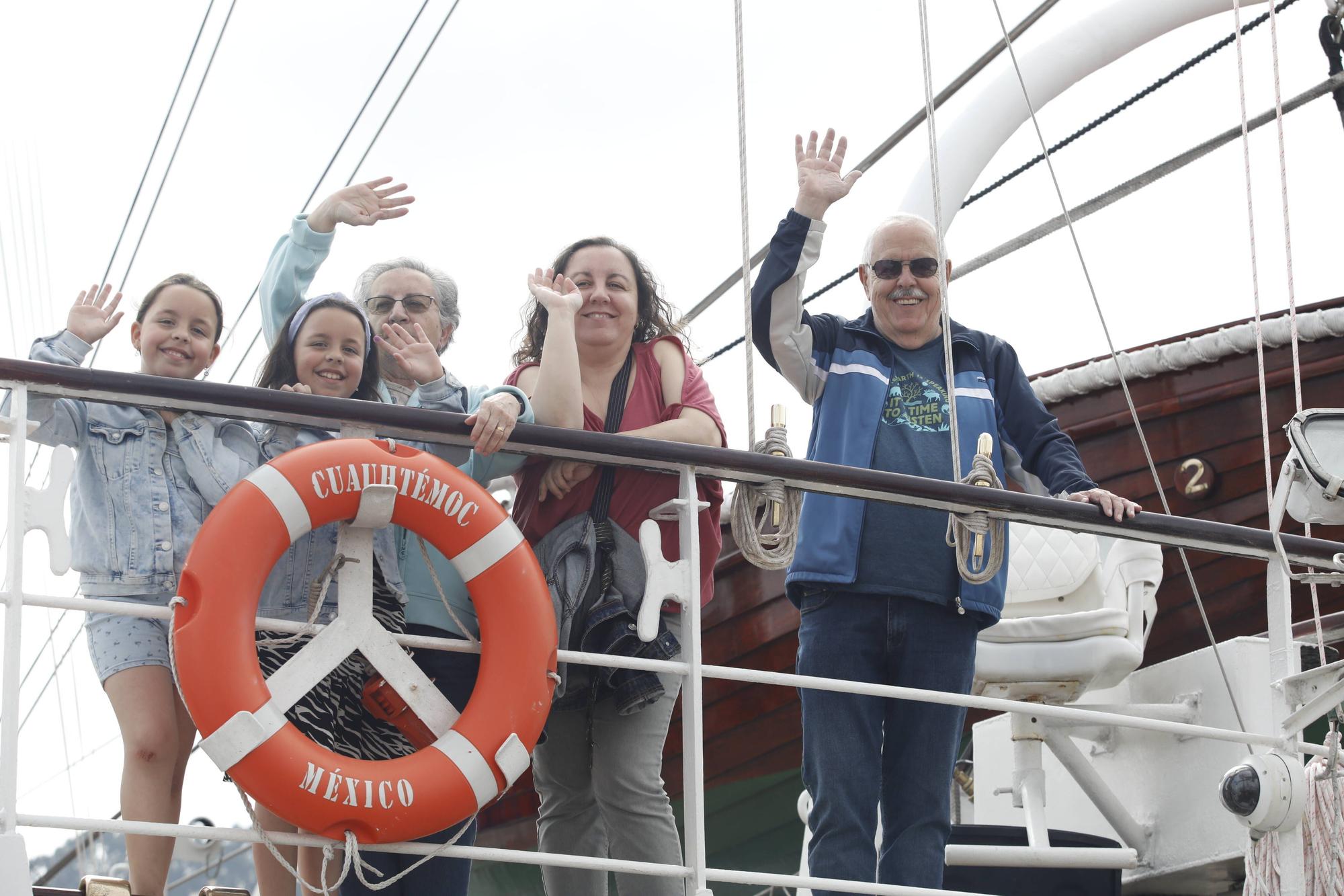 En imágenes: Colas en el puerto de Gijón para visitar el buque escuela de la Armada de México