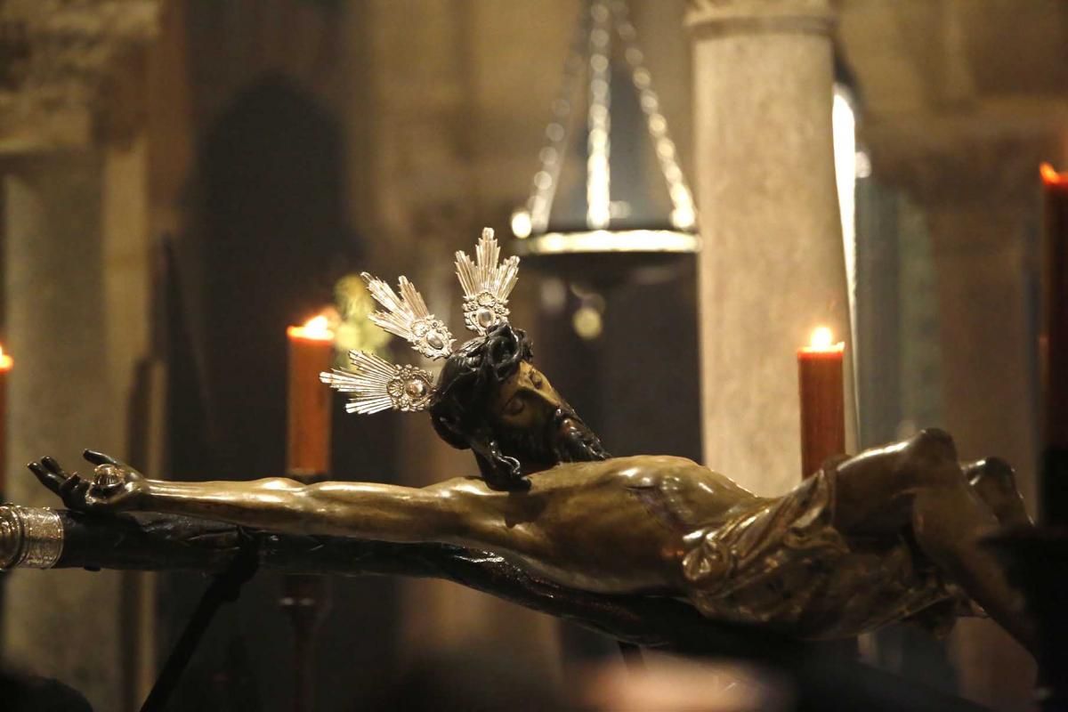 El Vía Crucis enseña el recogimiento de la Semana Santa cordobesa