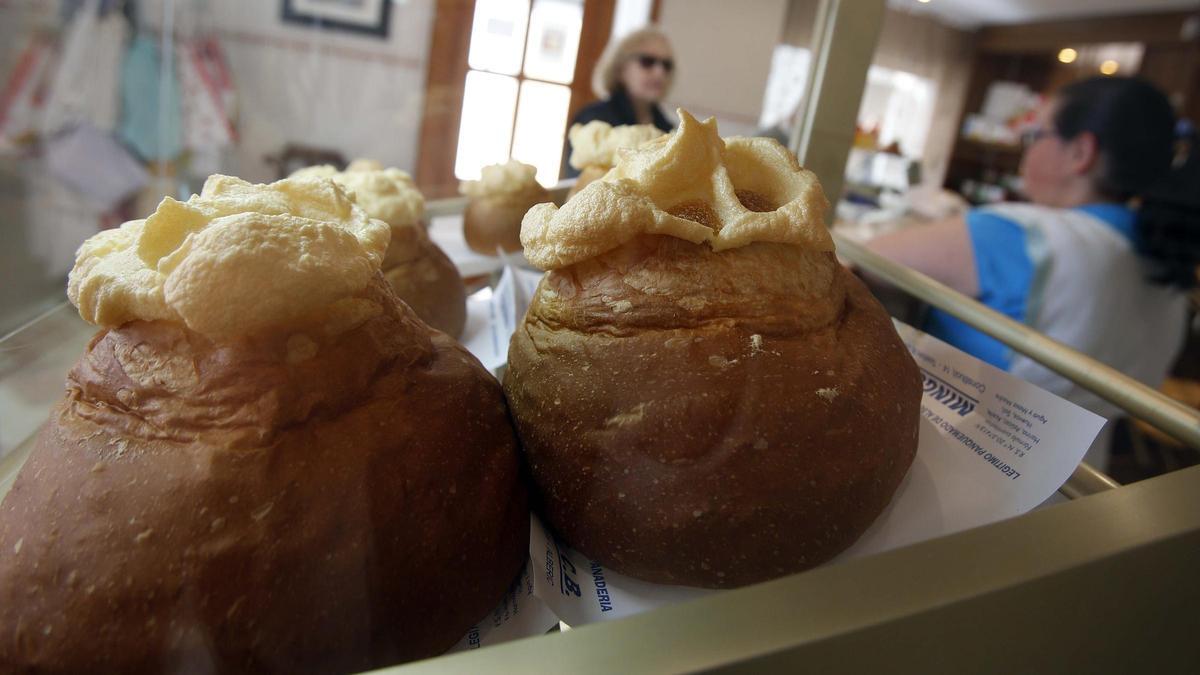 Monas de Pascua en un horno de Alberic