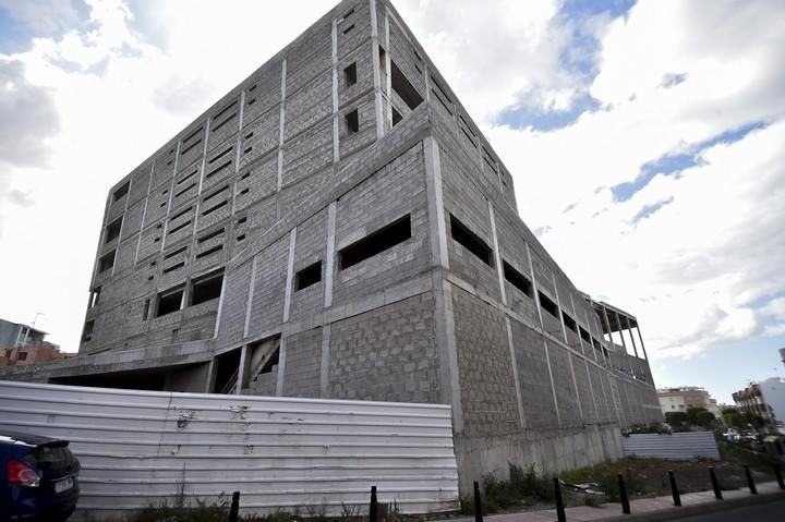 EDIFICIO A MEDIO HACER DEL PALACIO DE ...