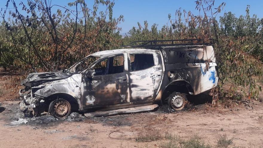 Los vándalos que actúan en Valdejalón roban furgonetas de las explotaciones agrícolas y luego las queman. | EL PERIÓDICO