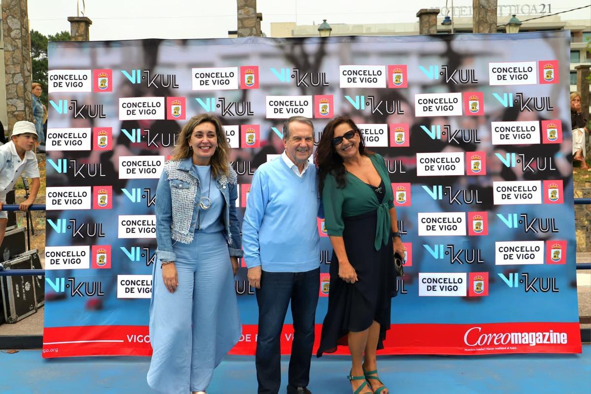Caballero, con Patricia Rodríguez y Marta Díaz Almeida.