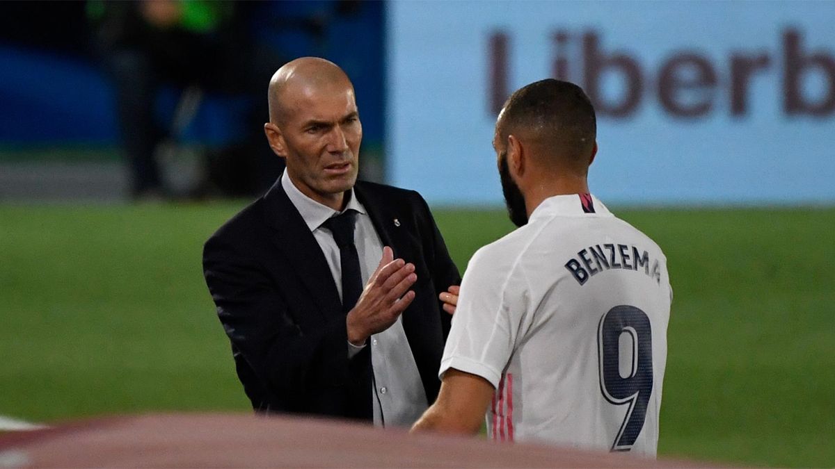 Zidane se empeña en alinear a Benzema solo en ataque