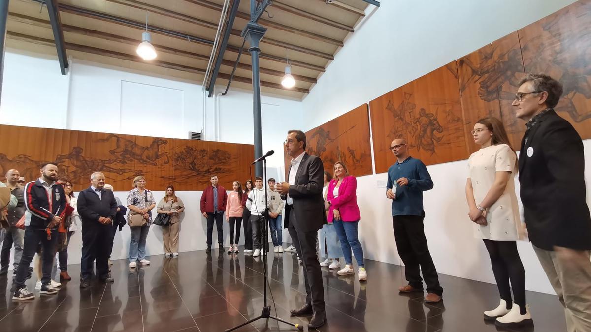 La sala de l'Escorxador acull l'exposició 'El Quixot de Figueres. Dels molins de vent a la discoteca'