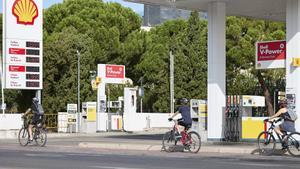 Una gasolinera de Shell, a 27 de agosto de 2023, en Madrid (España).