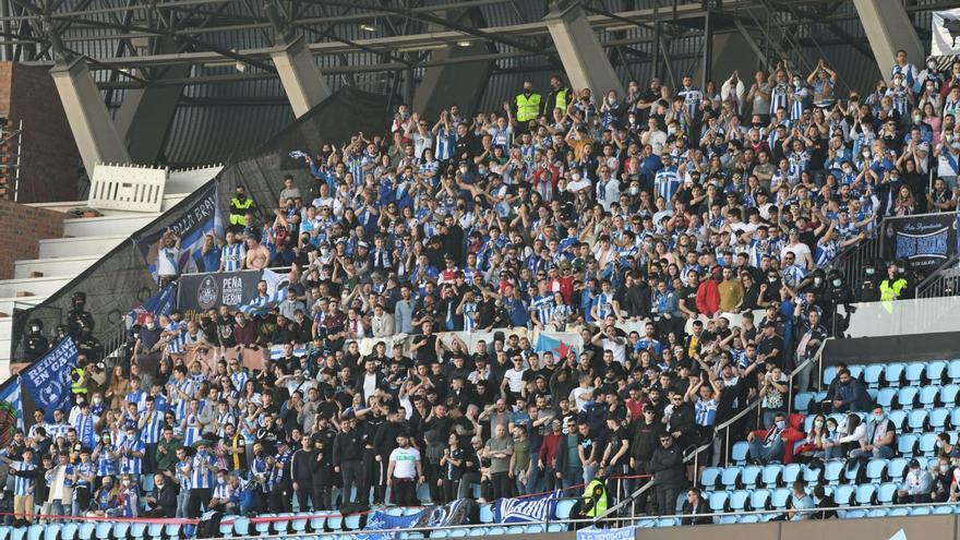Aficionados del Deportivo en Balaídos durante el partido ante el Celta Fortuna en la temporada 2021-22. |  // ARCAY / ROLLER AGENCIA