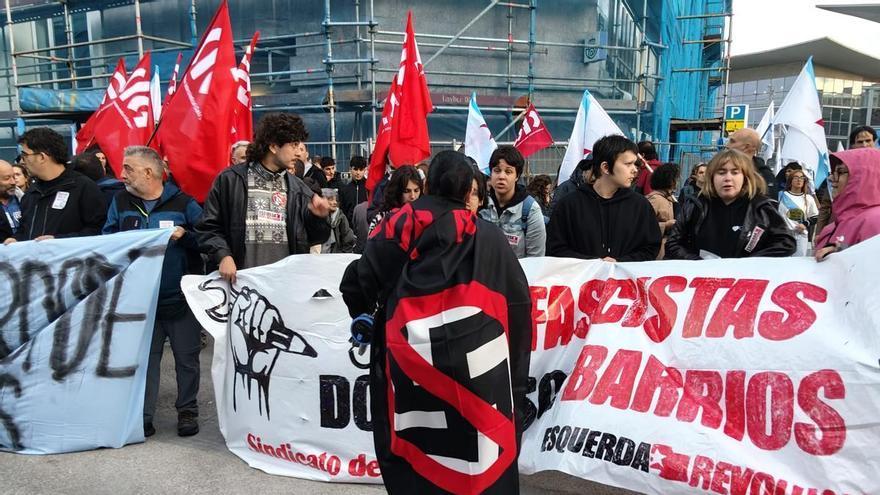 Más de 1.000 de personas protestan tras los disturbios en A Coruña: "Basta ya de represión policial"