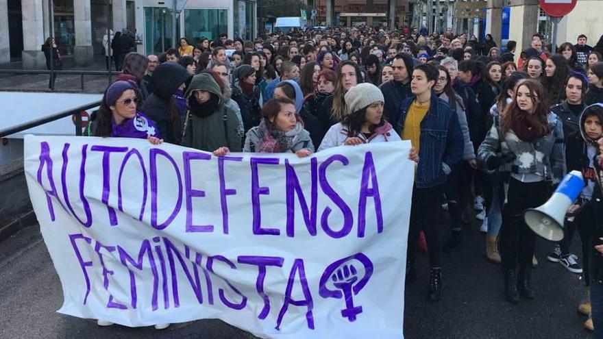 Manifestación de repulsa por el crimen machista, ayer, en Burgos.