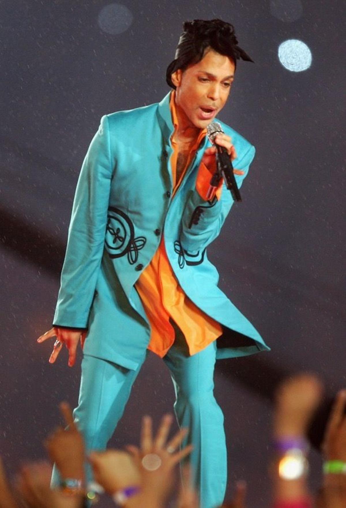 Prince actuando para la 'Super Bowl' en 2004.